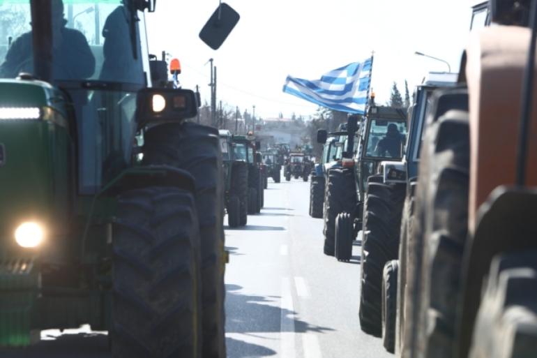 Βουλή: Κατατίθεται σήμερα τροπολογία για τους αγρότες - «Πλήρη αναστολή πληρωμών στο ρεύμα για δύο χρόνια», λέει ο Σκυλακάκης