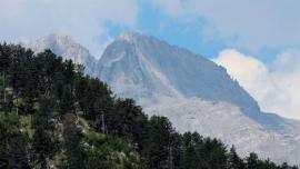 Σε εξέλιξη επιχείρηση διάσωσης για γυναίκα που τραυματίστηκε και εγκλωβίστηκε στον Όλυμπο