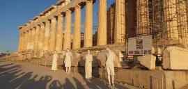 Ακρόπολη: Αντιδράσεις και ΕΔΕ για τις χλαμύδες