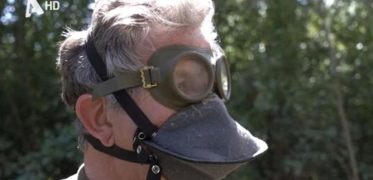 Οι Έλληνες που προετοιμάζονται για το τέλος του κόσμου: Οι μάσκες χημικού πολέμου, η εκπαίδευση και οι σκυλοτροφές
