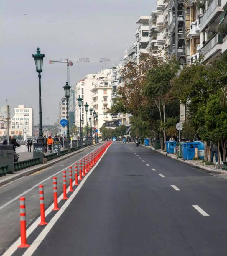 Θεσσαλονίκη: Άλλαξαν πλευρά τα πασαλάκια στη Νίκης και αυξήθηκαν τα τροχαία