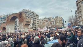Θεσσαλονίκη: «Δεν έχω οξυγόνο» - Πορεία διαμαρτυρίας για τα θύματα των Τεμπών