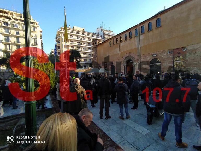 Η Θεσσαλονίκη αποχαιρετά το Βασίλη Καρρά (φωτο)
