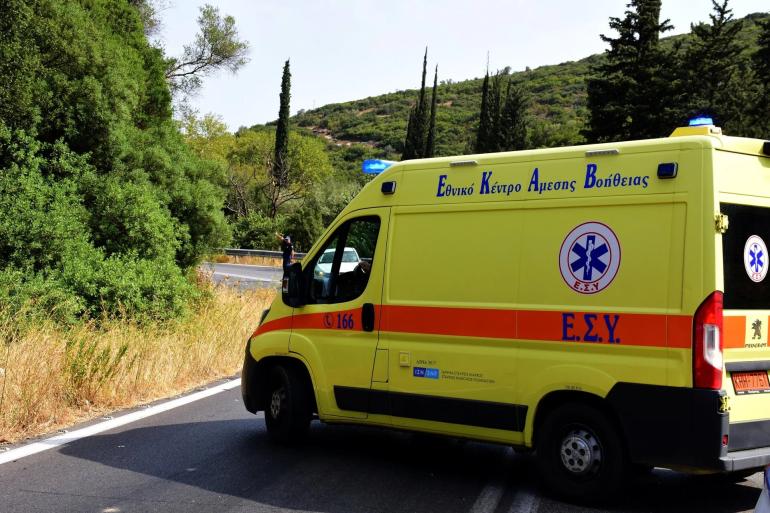 Χαλκιδική: Μοναχός έλυσε τη ζώνη και πήδηξε έξω σε εν κινήσει ασθενοφόρο – Νοσηλεύεται διασωληνωμένος στο Ιπποκράτειο
