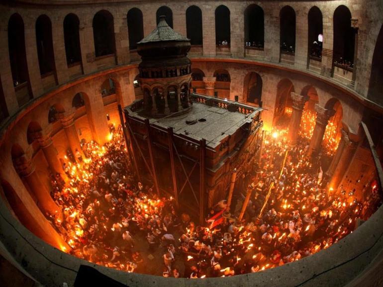 Ιεροσόλυμα: Η τελετή αφής του Αγίου Φωτός στo Ναό της Αναστάσεως (LIVE VIDEO)