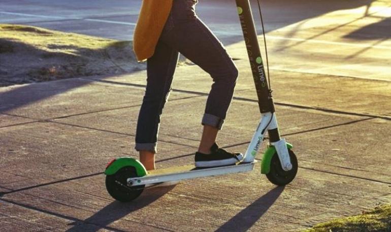 Πειραιάς: Νεαροί πέταξαν κροτίδα σε λεωφορείο με κόσμο - Συνελήφθη 15χρονος