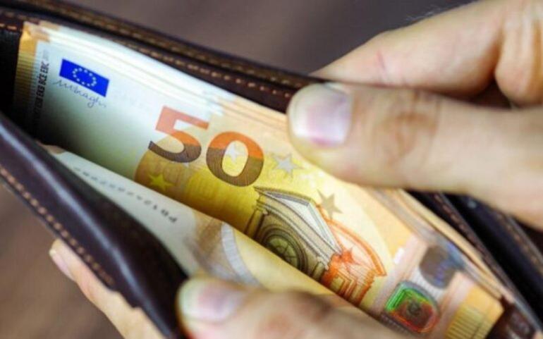Κατώτατος μισθός: Τα σενάρια για το ύψος της αύξησης σε ιδιωτικό και δημόσιο τομέα