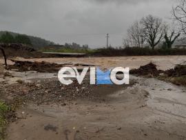 Στο έλεος της κακοκαιρίας η Εύβοια - Χωριά έχουν μείνει χωρίς ρεύμα