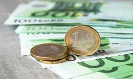 Πρεμιέρα για τον νέο κατώτατο μισθό – Η υπουργός Εργασίας απαντά σε ερωτήματα πολιτών