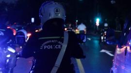 Ακροδεξιές ομάδες επιτέθηκαν με φωτοβολίδες σε αστυνομικούς στα Ιλίσια – 16 συλλήψεις