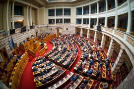 Στη Βουλή η διάταξη για την έκτακτη φορολόγηση των υπερκερδών των διυλιστηρίων