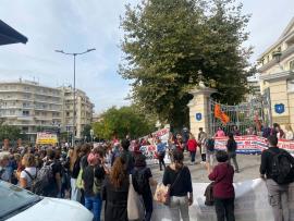 Θεσσαλονίκη-Στους δρόμους περίπου 3.000 μαθητές, φοιτητές και εκπαιδευτικοί με κεντρικό σύνθημα «Θα γίνει της Γαλλίας»