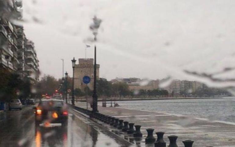 Σε εξέλιξη το κύμα κακοκαιρίας: Πού αναμένονται ισχυρές βροχές και καταιγίδες