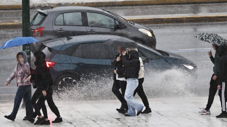 Έκτακτο δελτίο επιδείνωσης καιρού μέχρι το απόγευμα του Σαββάτου για καταιγίδες και χαλάζι