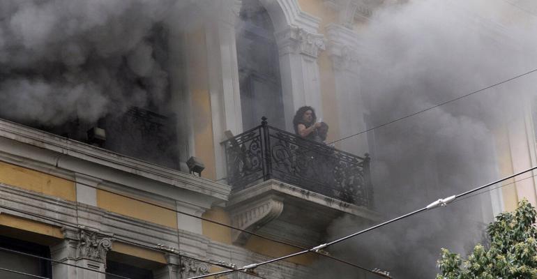 Βαραίνει το κατηγορητήριο για τους 3 συλληφθέντες για τη Marfin: Νέα δίωξη για τρομοκρατική οργάνωση και 24 απόπειρες ανθρωποκτονίας