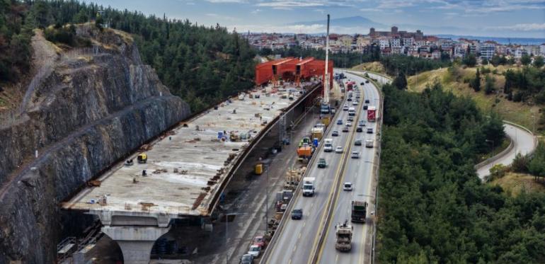Θεσσαλονίκη: Καραμπόλα πέντε ΙΧ στην Περιφερειακή Οδό - Με δυσκολία η κίνηση των οχημάτων