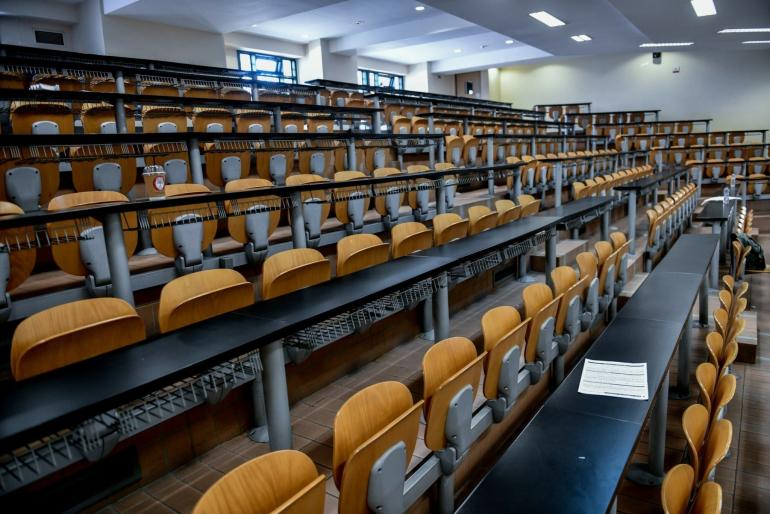 Διαγράφονται 280.000 αιώνιοι φοιτητές, 35.000 ζήτησαν παράταση σπουδών