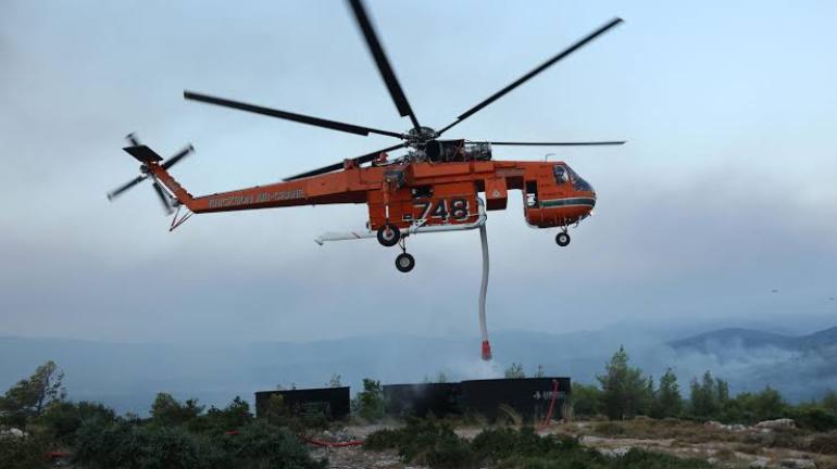 Συναγερμός για φωτιά σε περιοχή της Χαλκιδικής – Σηκώθηκε ένα ελικόπτερο