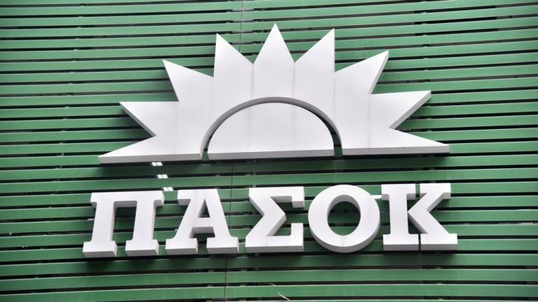ΠΑΣΟΚ κατά Μαρινάκη για τις απευθείας αναθέσεις: Είστε η κυβέρνηση που νομιμοποίησε την αδιαφάνεια