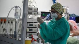Έξαρση των κρουσμάτων κορωνοϊού – 229 νέες εισαγωγές στα νοσοκομεία