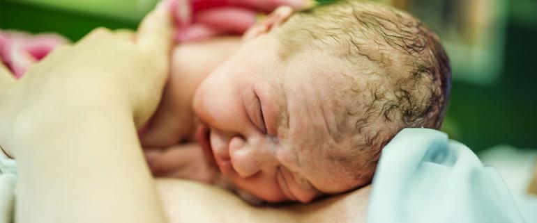 Πατήσια: Κατά των γιατρών η γυναίκα που βρέθηκε νεκρή με το νεογέννητο μωρό της