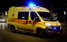 Θεσσαλονίκη: ΙΧ προσέκρουσε σε φανάρι και το ξήλωσε – Στο νοσοκομείο η οδηγός