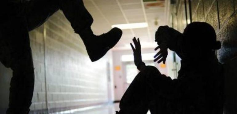 ΠΡΙΝ ΛΙΓΟ στη Θεσσαλονίκη: Άγρια συμπλοκή εξωσχολικών με μαθητές στο προαύλιο σχολείου – Πέντε τραυματίες