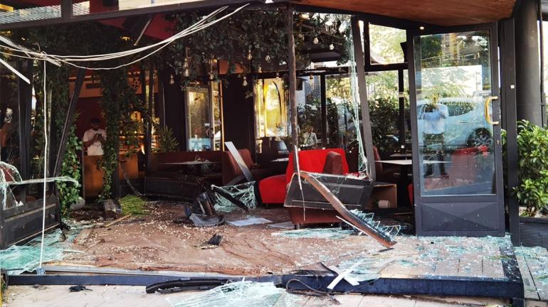 Μεθυσμένος έπεσε σε τζαμαρία καφετέριας