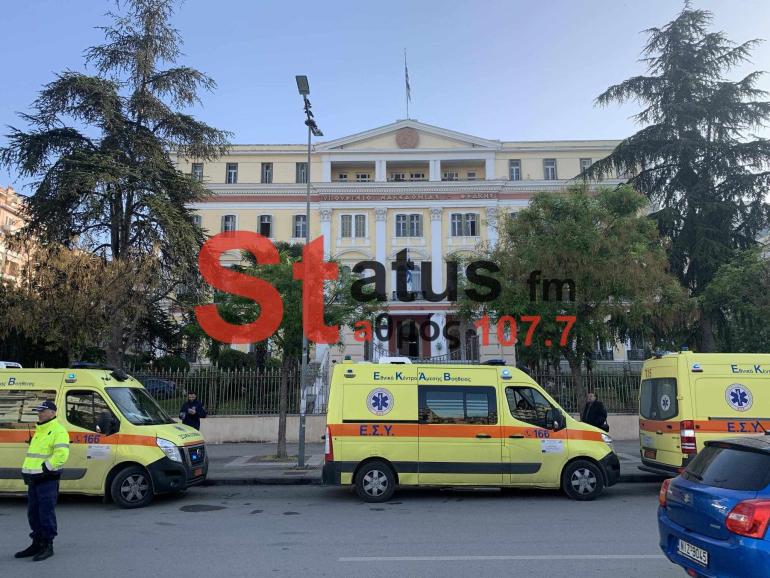 Συγκέντρωση εργαζομένων στο ΕΚΑΒ  έξω από το ΥΜΑΘ (φωτο)