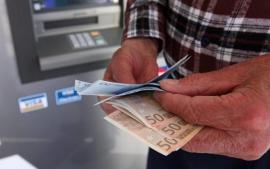 Σήμερα το επίδομα κοινωνικής αλληλεγγύης ευάλωτων νοικοκυριών, Τρίτη και Πέμπτη οι συντάξεις Ιανουαρίου