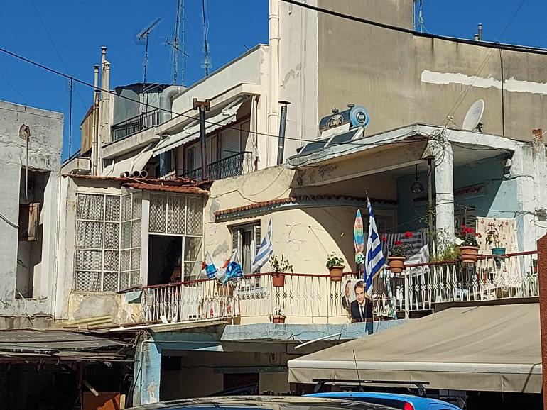 Θερμή υποδοχή από κάτοικο της Πολίχνης στον Πρωθυπουργό