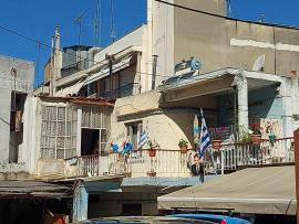 Θερμή υποδοχή από κάτοικο της Πολίχνης στον Πρωθυπουργό