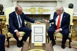 Το ιδιαίτερο δώρο του Μερτς στον Τραμπ