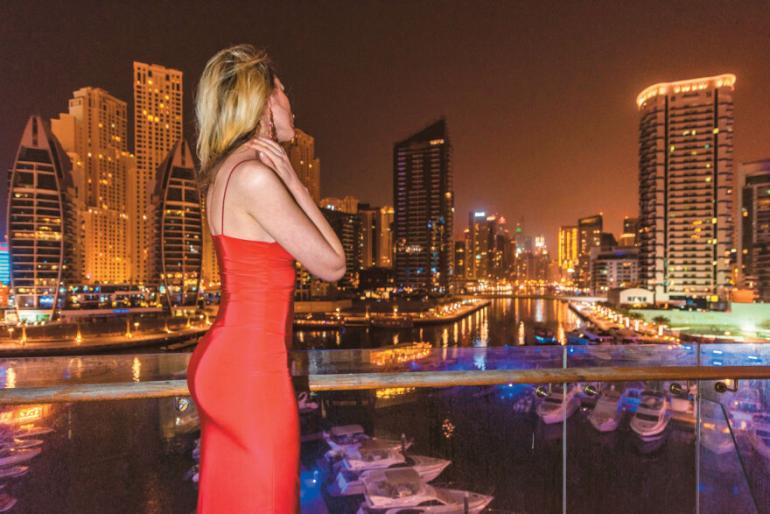 Ελληνίδες στο Ντουμπάι: «Πας στα πάρτι με Dior και αν φύγεις ζωντανή, έχεις $10.000 και... μετατραυματική διαταραχή»