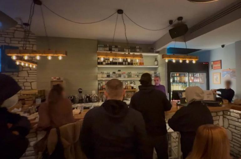 Θεσσαλονίκη: Παρέμβαση του Ρουβίκωνα σε εστιατόριο στο κέντρο της πόλης – “Απλήρωτες βάρδιες και υπέρογκα χρωστούμενα”