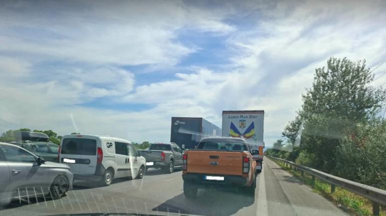 Θεσσαλονίκη: Σύγκρουση ΙΧ με φορτηγό στην ΠΑΘΕ - Προβλήματα στην κυκλοφορία