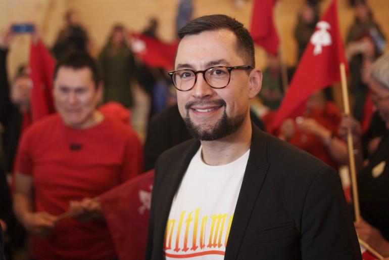 Απαράδεκτο να προσπαθούν να παραχωρήσουν τη χώρα μας, λέει ο πρωθυπουργός της Γροιλανδίας