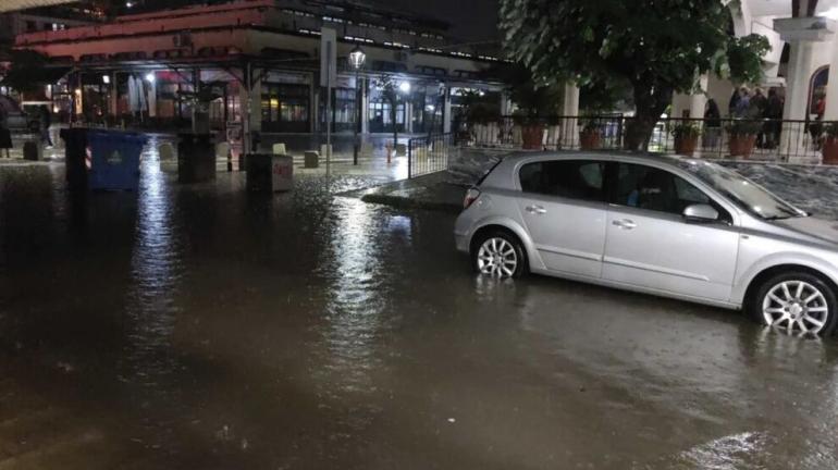 Πλημμύρισαν οι δρόμοι σε Καρδίτσα και Πήλιο - Χιόνια στα ορεινά (VIDEO)