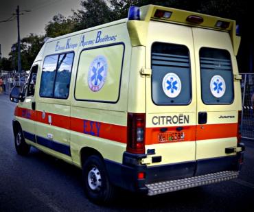 Ηχητικό Status FM: Μετέφεραν κατάκοιτη γυναίκα με εγκεφαλικό σε καρότσα με πλαστική καρέκλα