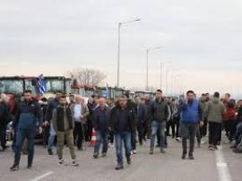 ΠΡΙΝ ΑΠΟ ΛΙΓΟ-Αγρότες: Έκλεισαν τα τελωνεία Προμαχώνα και Ευζώνων