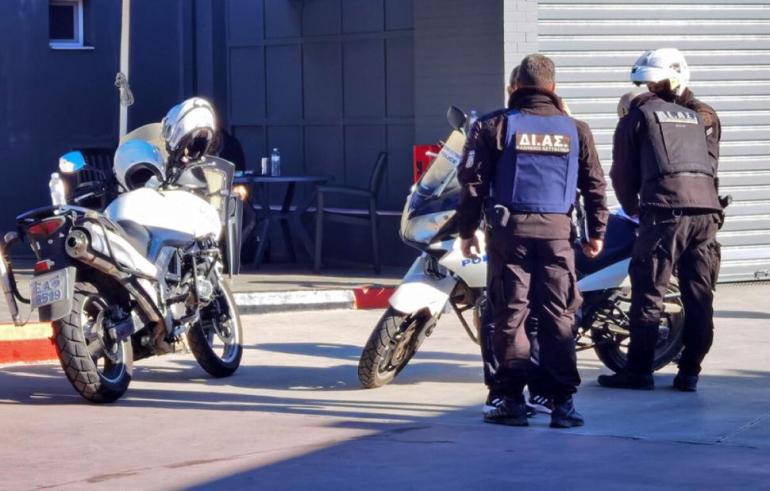 Στη “φάκα” ο δράστης που γάζωσε με καλάσνικοφ το βενζινάδικο του προέδρου βενζινοπωλών στη Θεσσαλονίκη