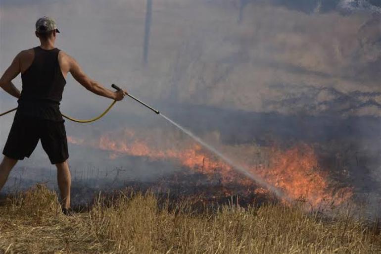 ΤΩΡΑ- Θεσσαλονίκη-Φωτιά σε ξερά χόρτα στη Ν. Ραιδεστό