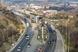 Θεσσαλονίκη: Συνεχίζονται και σήμερα οι εργασίες κοπής πρασίνου στο έρεισμα της εσωτερικής Περιφερειακής Οδού