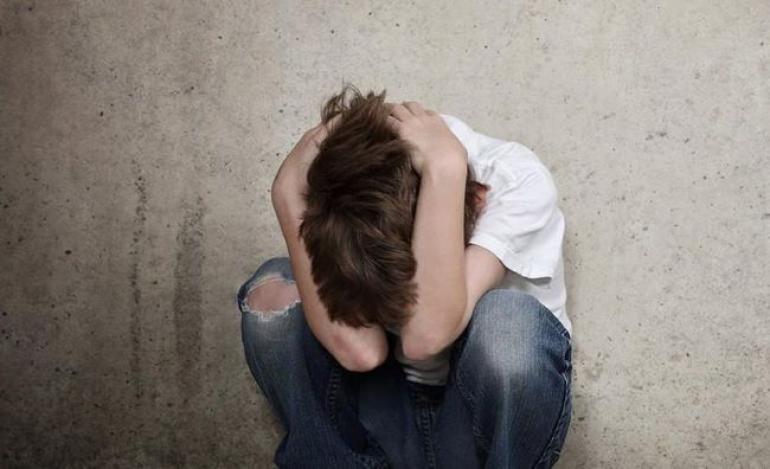 Αδιανόητη επίθεση συμμορίας ανηλίκων σε 14χρονο που είχε βγάλει βόλτα τον σκύλο του