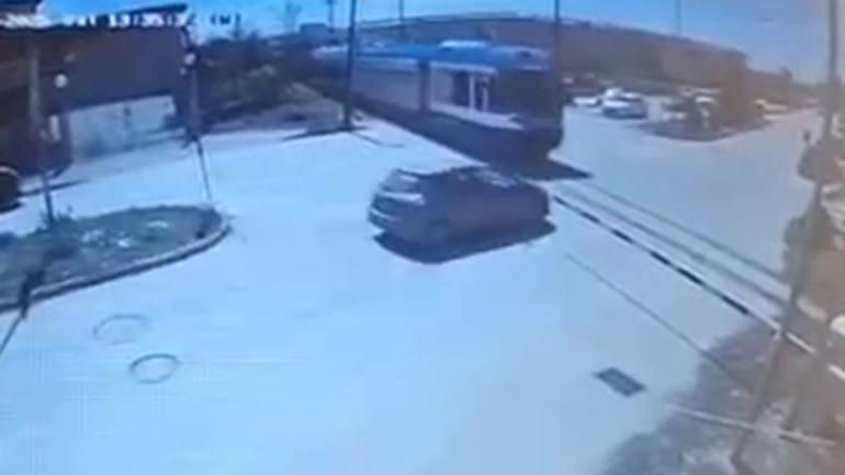 Πάτρα: Από εφημερία 36 ωρών επέστρεφε η γιατρός που πέρασε με κλειστή μπάρα και συγκρούστηκε με τον προαστιακό