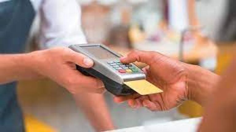 Επιπλέον έσοδα 2,5 δισ. ευρώ ετησίως φέρνει η διασύνδεση των POS με τις ταμειακές μηχανές