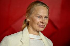 Κάν’ το όπως η Πάμελα Αντερσον: Οι celebrities βγάζουν το μακιγιάζ τους