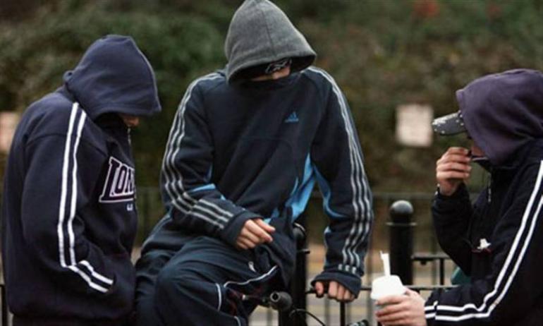 Θεσσαλονίκη: Έδειραν 17χρονο και τον εξανάγκασαν να πει σε βίντεο ότι βίασε φίλη τους