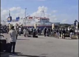 Ρόδος: Μετανάστες εμποδίζουν τον απόπλου πλοίου - Ζητούν να μεταφερθούν από το νησί (vid)