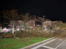 Αλεξανδρούπολη: Σε κατάσταση έκτακτης ανάγκης λόγω του καταστροφικού ανεμοστρόβιλου – Πάνω από 220 οι πληγέντες